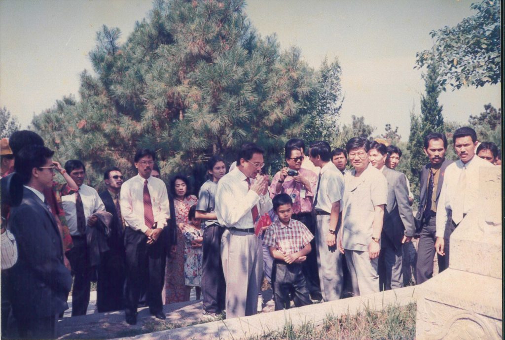 (版头配安华当年访华照片)马中友谊五十年