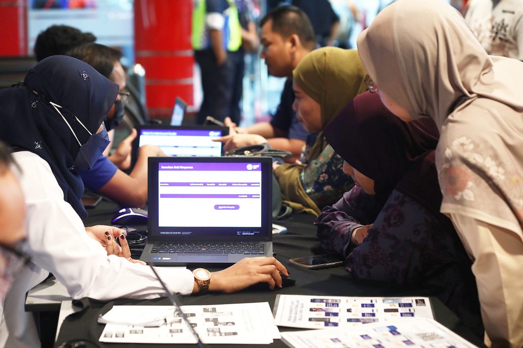 EPF第三户头生效 各地分局人挤人