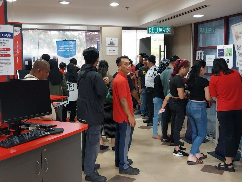 EPF第三户头生效 各地分局人挤人