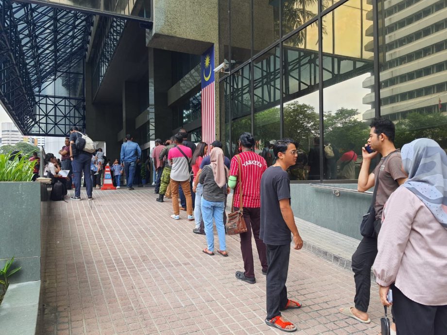 EPF第三户头生效 各地分局人挤人