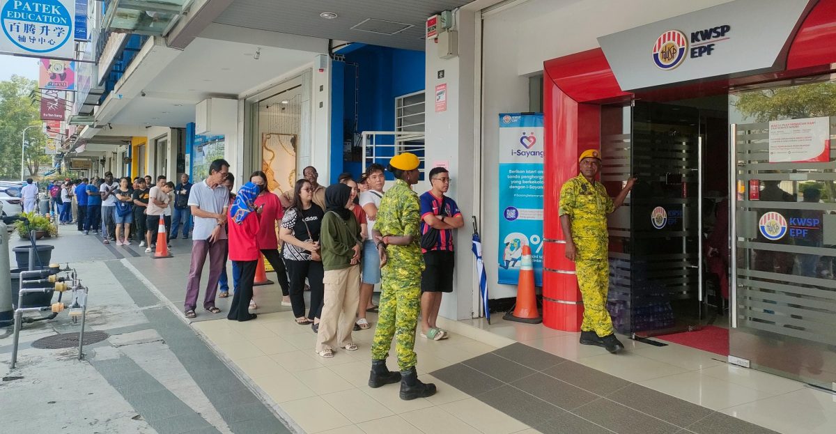EPF第三户头生效 各地分局人挤人