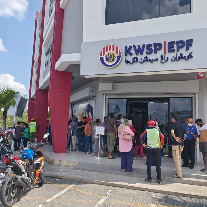 EPF第三户头生效 各地分局人挤人