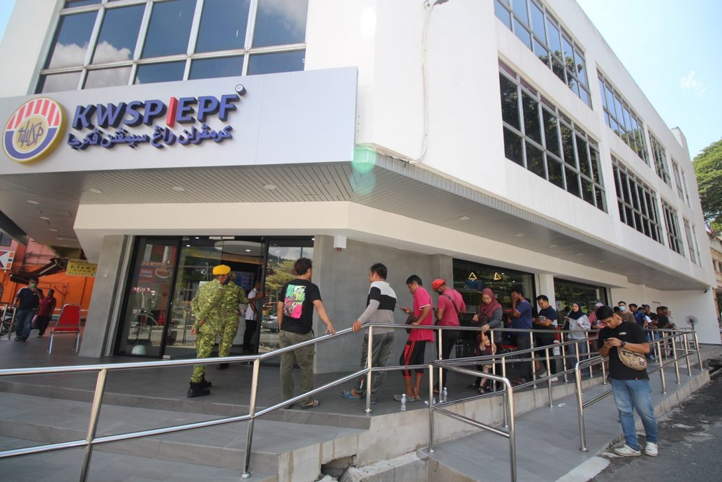 EPF第三户头生效 各地分局人挤人