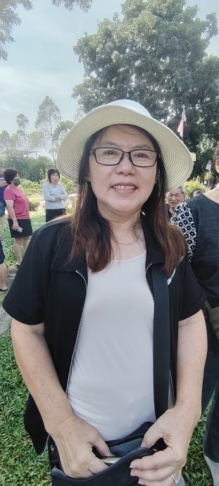 me03主文-大都会/逾百人拉横幅抗议市议会调涨门牌税/4图
