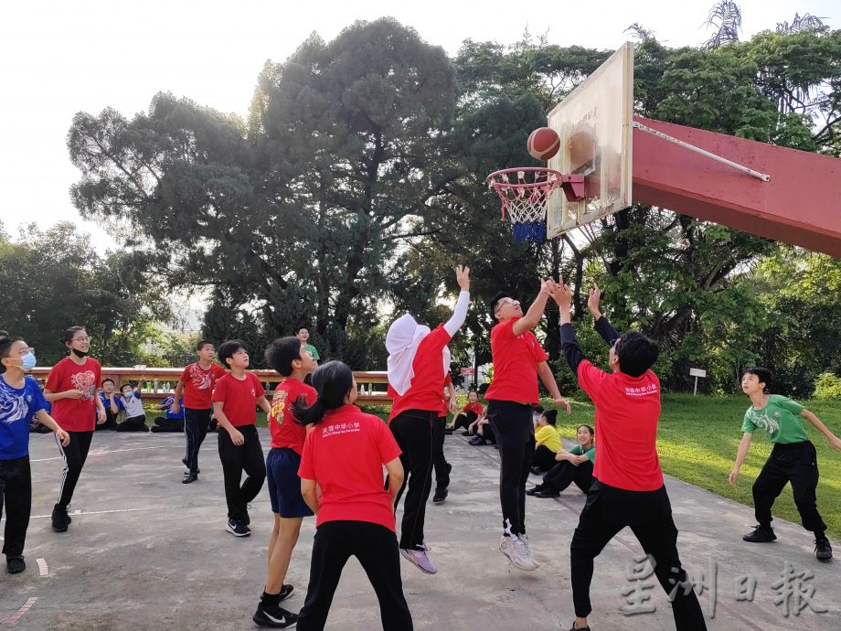 NS主文/芙小教师节 家协包办庆典 老师轻松度过