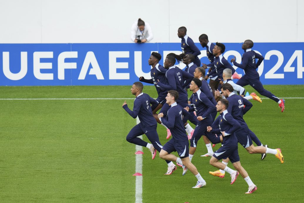 2024年欧洲杯足球赛| 欧洲杯明揭幕 英法德西葡夺冠大热