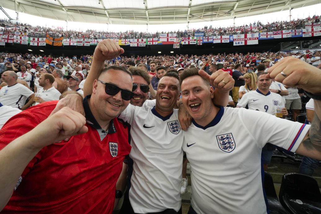 2024年欧洲杯足球赛| 球迷为看三狮军团比赛 英格兰请假率猛增123%