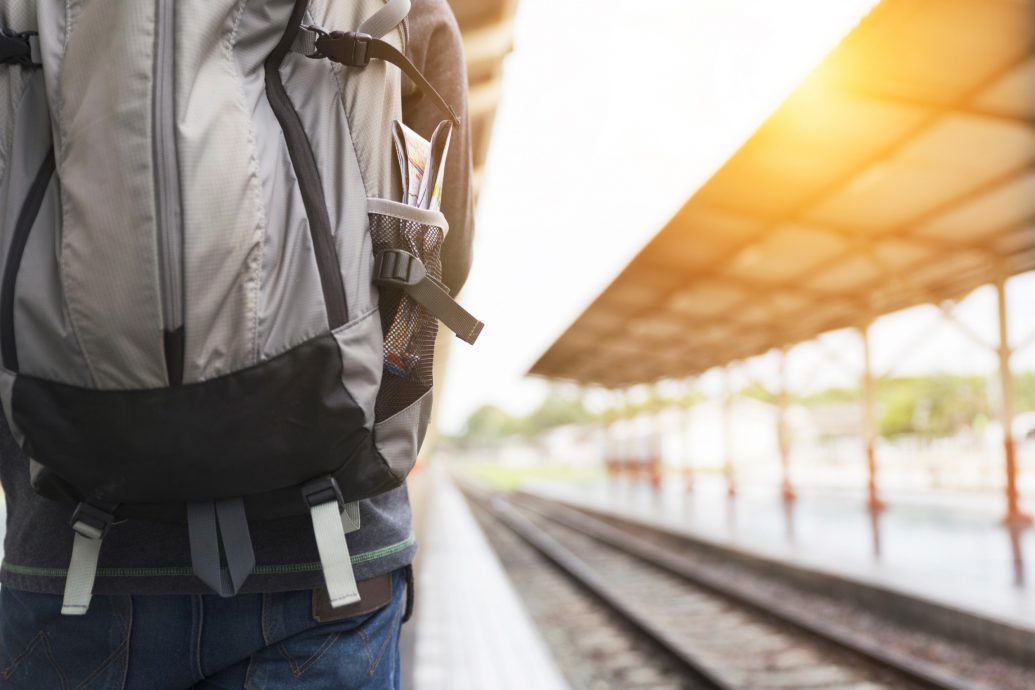 22/6城人小说——狼来了／小灰尘／邓晓慧 Teong Xiao Hui／971011-10-5804／teongxiaohui@gmail.com／22551008140 Hong Leong Bank 