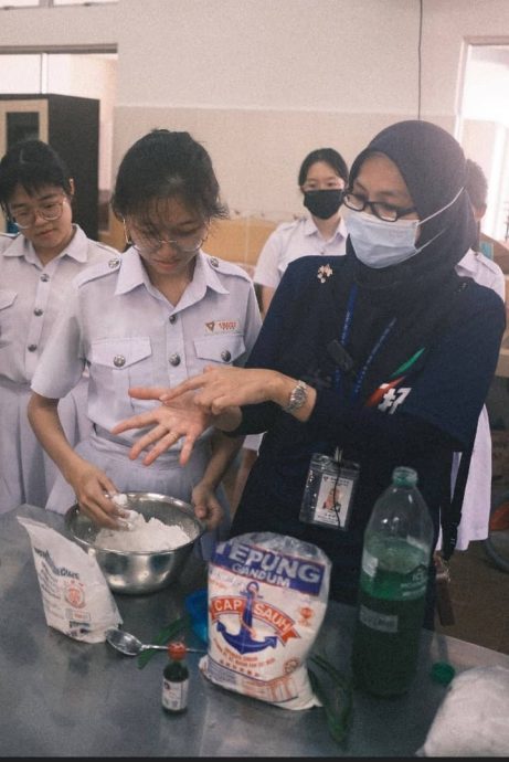 2/6见报∕我们/从小受中文教育,马来老师与华教相伴数十年