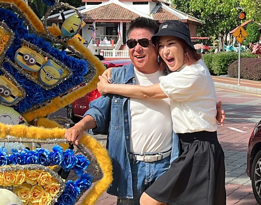 【星角摄】:各路明星陆续抵甲拍摄节目