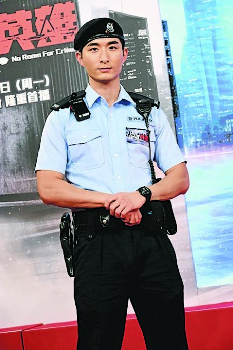 3层楼高滑下亲上阵 陈山聪拍《反黑英雄》克服畏高