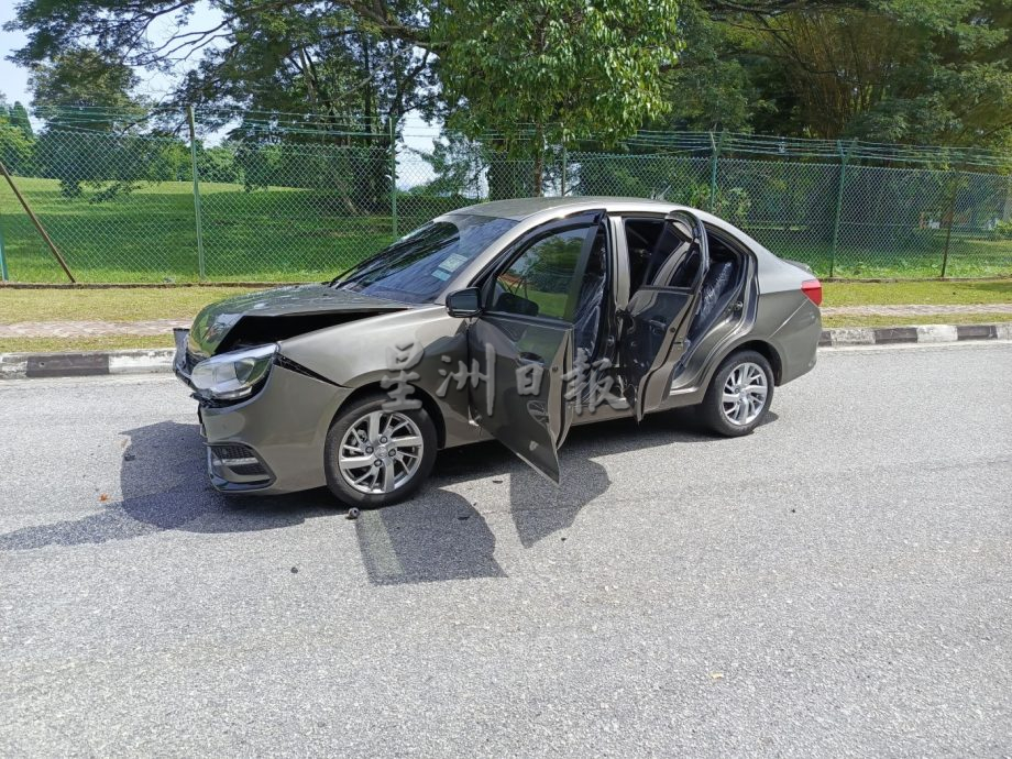3车车祸烧一车 现场无人 惊现一断掌
