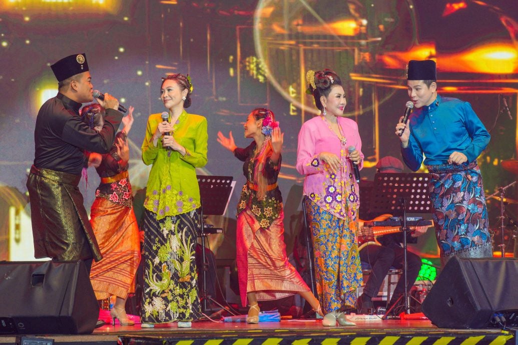 ​自诩本地高龄歌手 谢玲玲要唱到不能唱为止