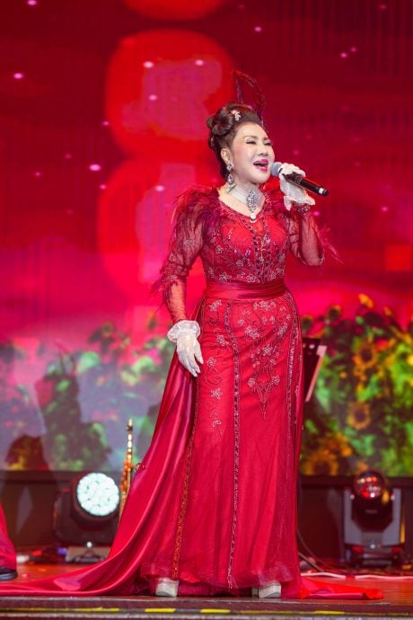 ​自诩本地高龄歌手 谢玲玲要唱到不能唱为止