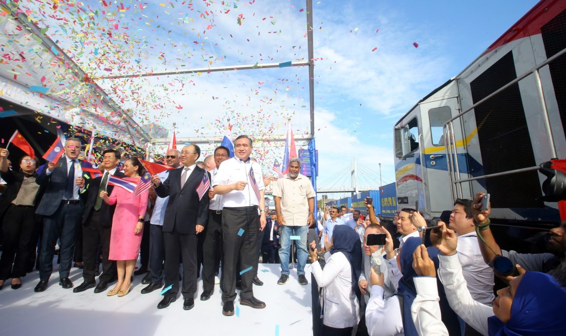 “东盟快铁”首趟双发9天抵达重庆