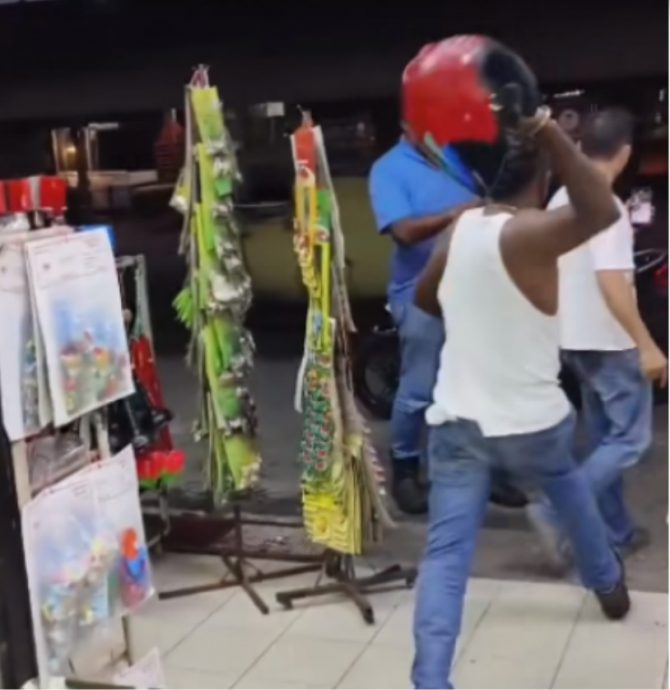 “我是空手道黑带!”杂货店滋事者拍片向社会道歉