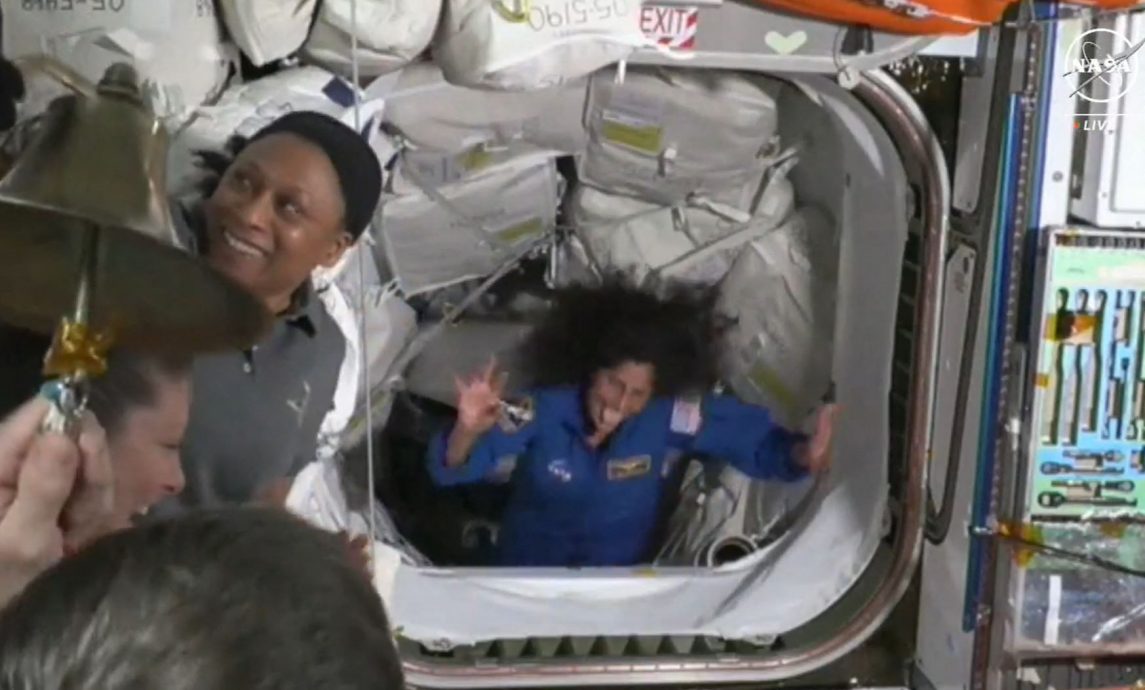 遇“氦气外泄” 无阻波音载人“星际飞机”成功对接国际太空站