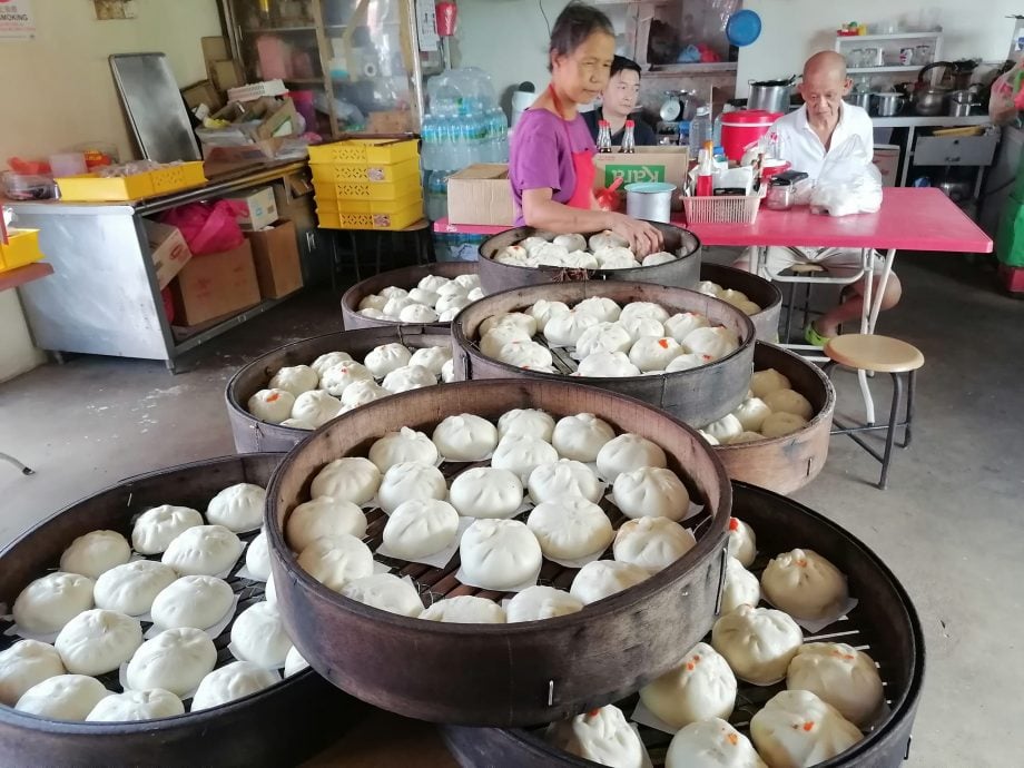《东游记》“冼家两代传承手工包,坚持传统古早风味。”