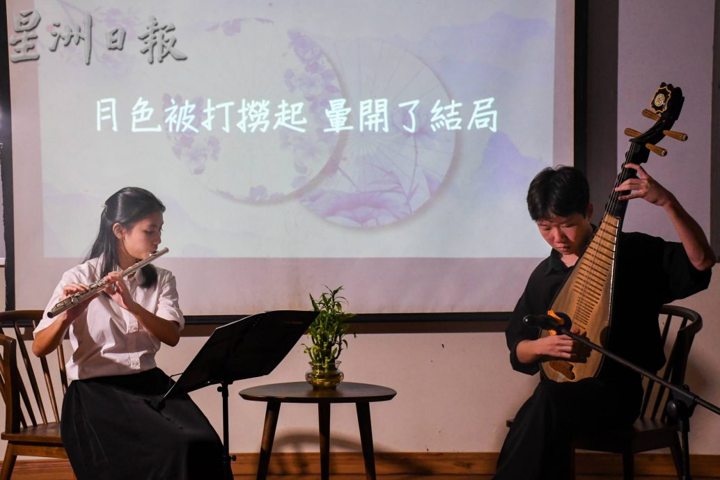 东3:丹中生举办琵琶个人演奏会《琵琶语》,作为学习分享。