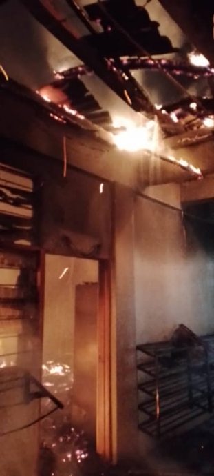 东:乌鲁登嘉楼理科中学男子宿舍在不到一个月内再次发生火灾,所幸没有造成伤亡。