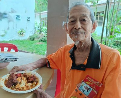 东:关丹积善堂带印度餐到访安老院庆双亲节