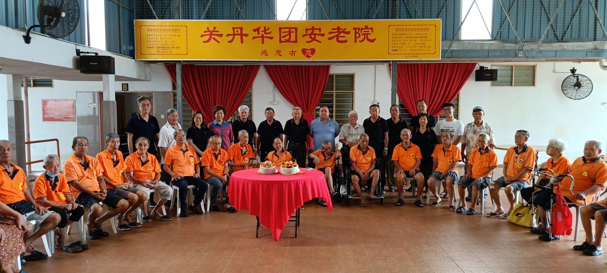 东:关丹积善堂带印度餐到访安老院庆双亲节