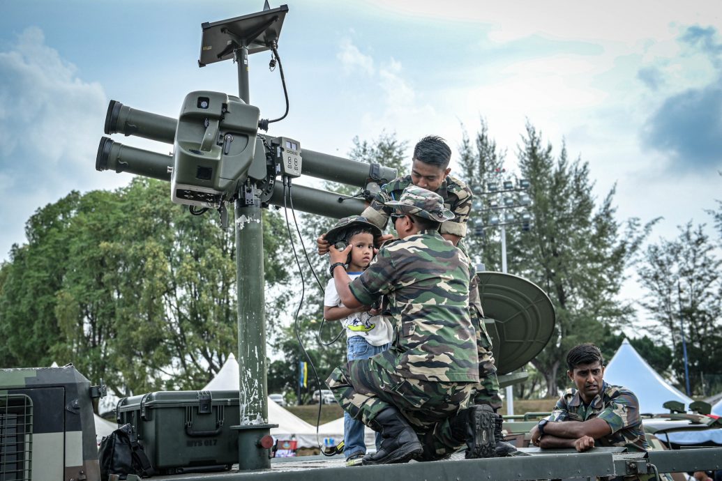 东:关丹空军基地开放日,万人空巷!