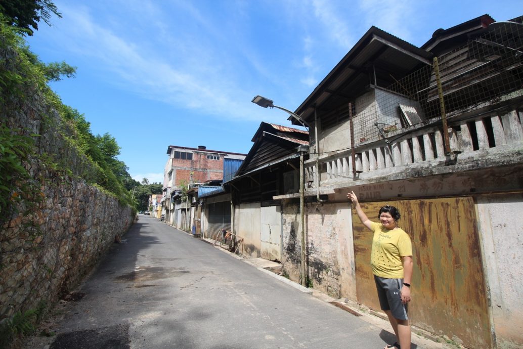 东:劳勿大街后巷4盏路灯不足以照明,增加爆窃案风险