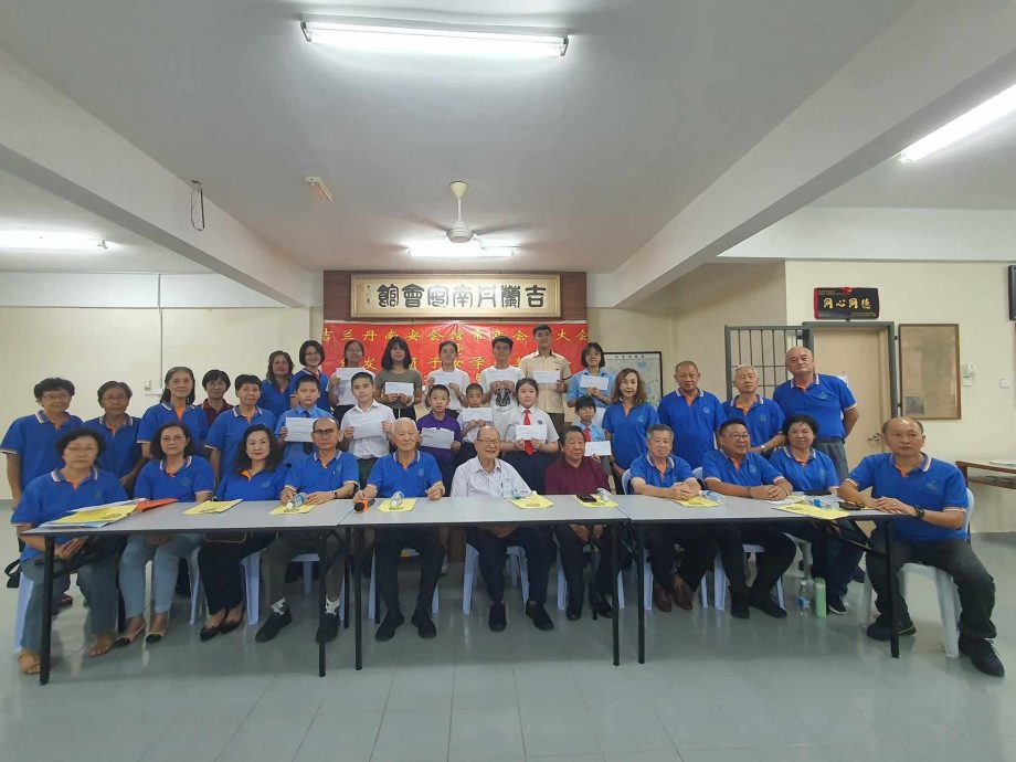 东:吉兰丹南安会馆会长吕辉鹏指出,学生必须从小掌握各方面的知识,尤其是数码技能,以免在时代发展巨轮下被淘汰。