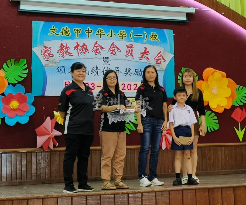 东:吕炳全:中华小学实现精明课室 安装智能一体机