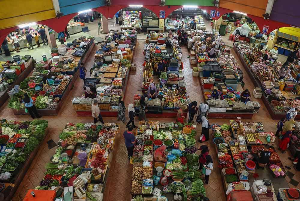 东:哈芝节连假,哥市茜蒂卡迪查大巴刹大受欢迎,人头钻动。