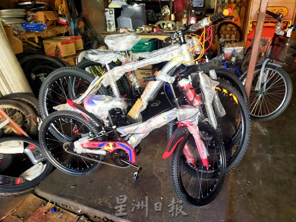 东:文冬掀起骑电动脚车