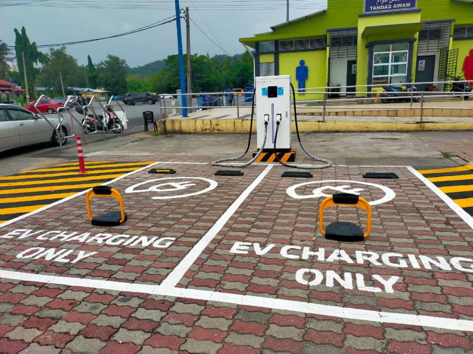 东:文冬有电动车充电站 为车主带来便利