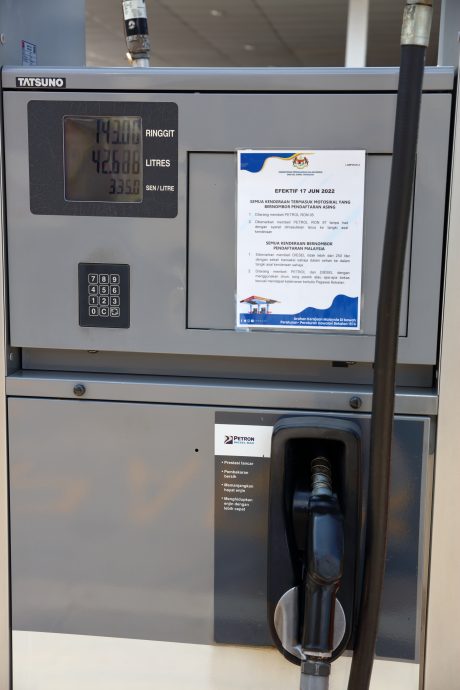 东:柴油价格浮动细节不明朗, 业者无奈之余也催促政府尽快交代。