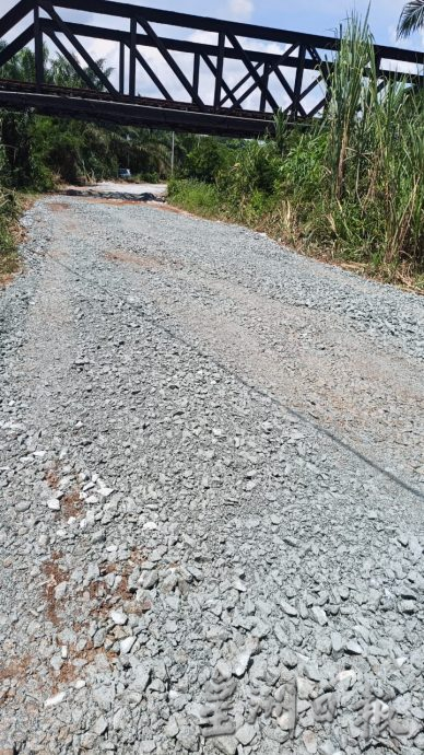 东：热心商家响应号召资助修路