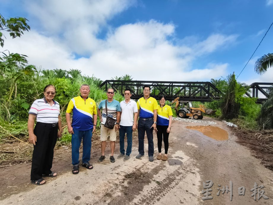 东：热心商家响应号召资助修路