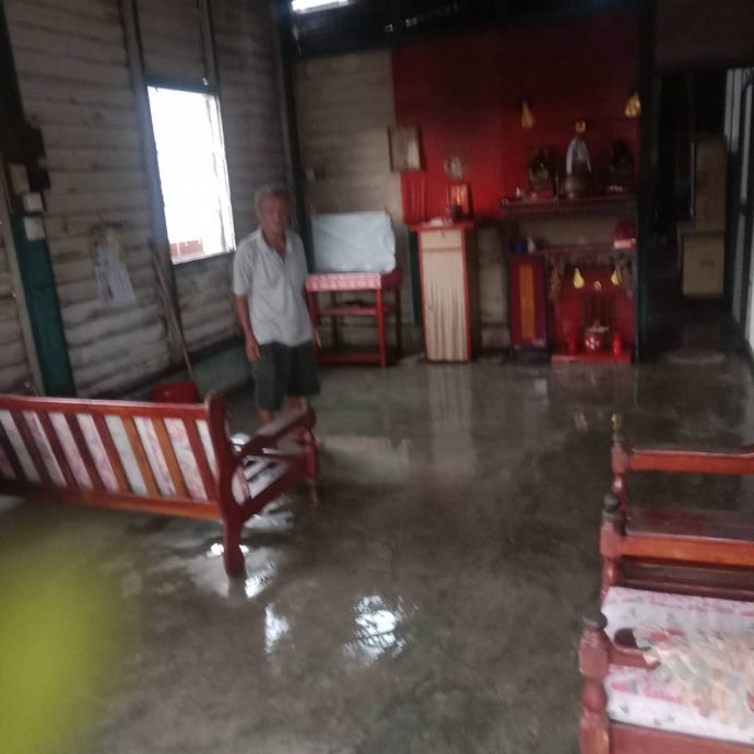 东:狂风暴雨