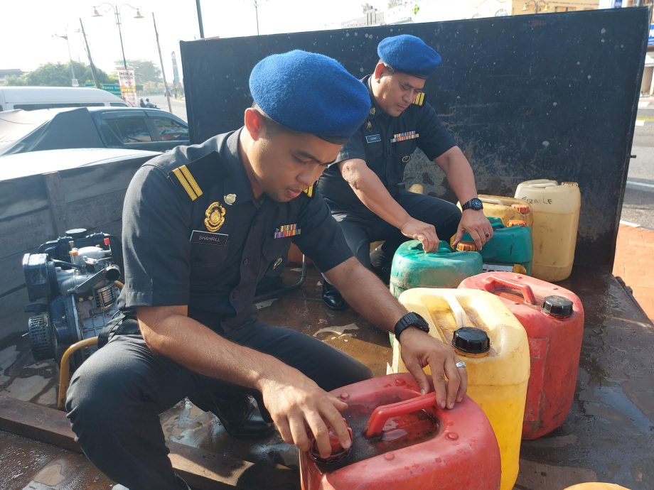 东:登州国内贸易及生活成本局突击检查龙运县北加一家油站,瓦解一宗津贴柴油走私活动。