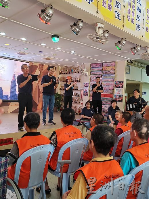 东:直凉基督教会办两场蒙福音乐会