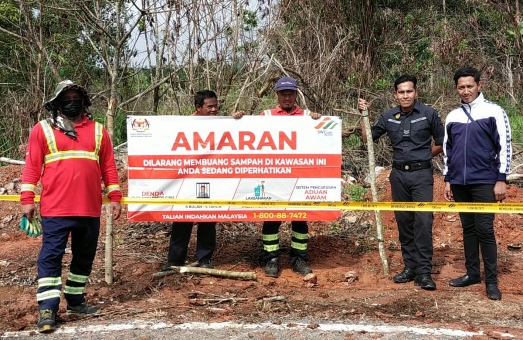 东:直凉玛祖花园挂横幅禁丢垃圾