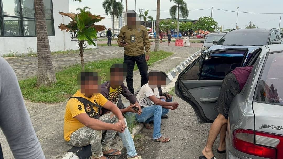 东:移民局周六在哥打峇鲁捣破一个贩卖人口犯罪集团,逮捕了6名罗兴亚族男子。