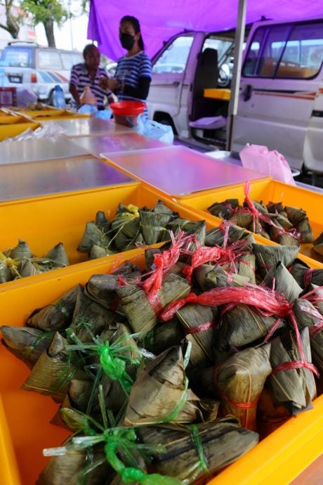 东:端午节将即,消费者多数自裹粽子,供应商提早停止接单。
