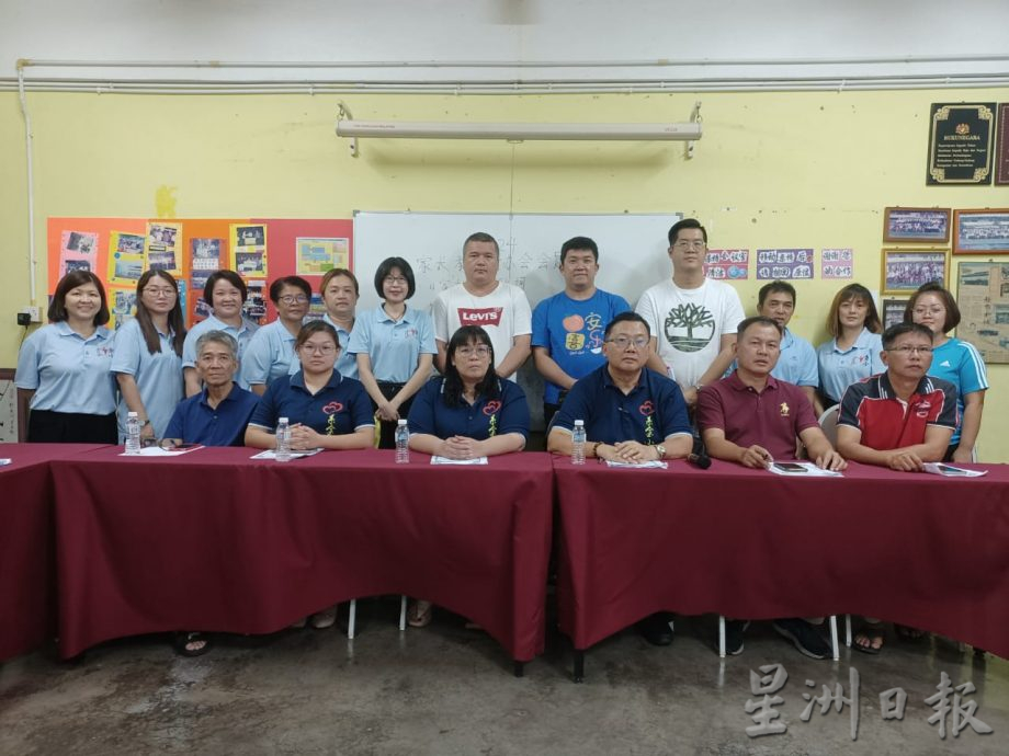 东:金马扬华小家协张淑娟卸任 李维康任新主席