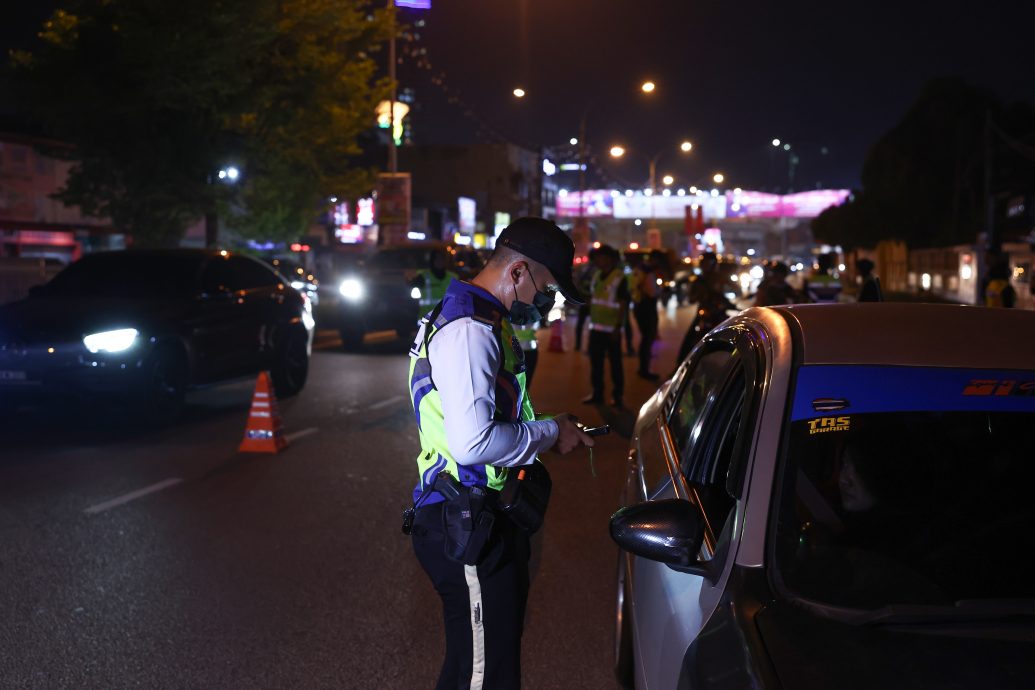 东:陆路交通局在6月10日起展开哈芝节特别取缔行动(HRAA)的4天内,一共发出4万7003张罚单。