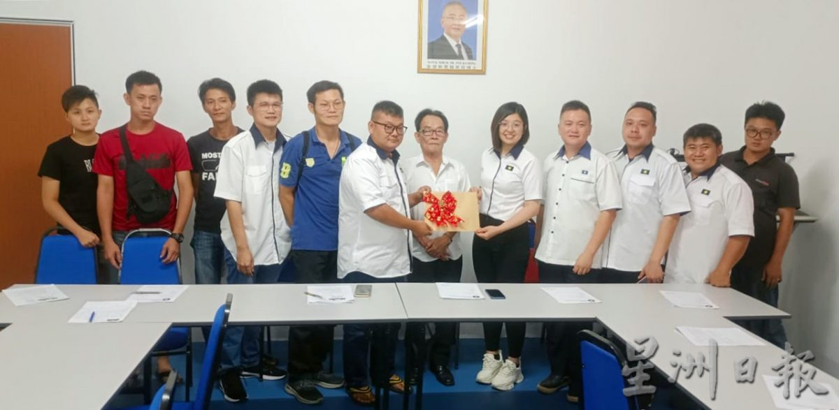 东:马青百乐区团大会 苏仪芳呼吁马青扛起监督角色