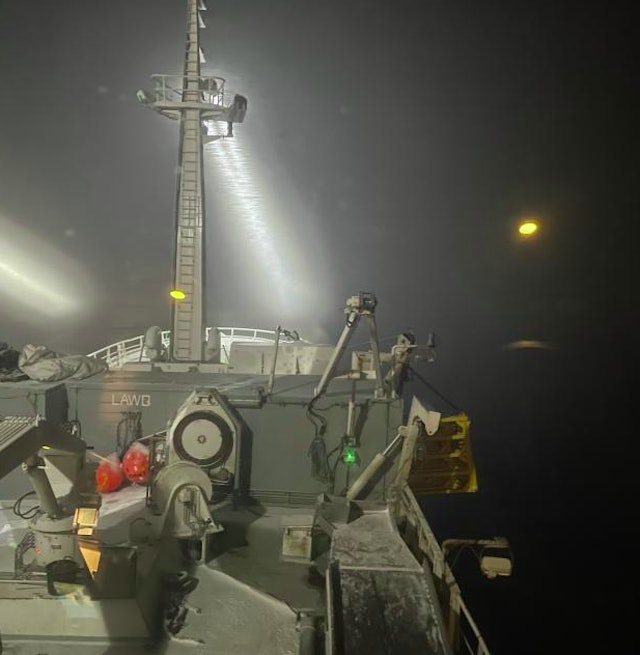 中国女孩北冰洋捕蟹月入13万元 网民热议:真的拿命换钱