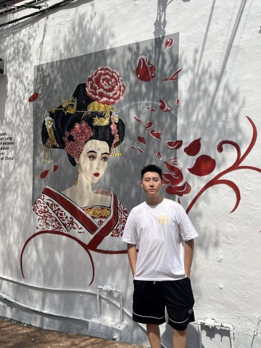 中国画家修饰范冰冰壁画·民众游客赞好