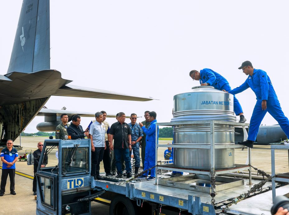 丹州布云造雨专注在7地点·农长:提高河水位灌溉稻田