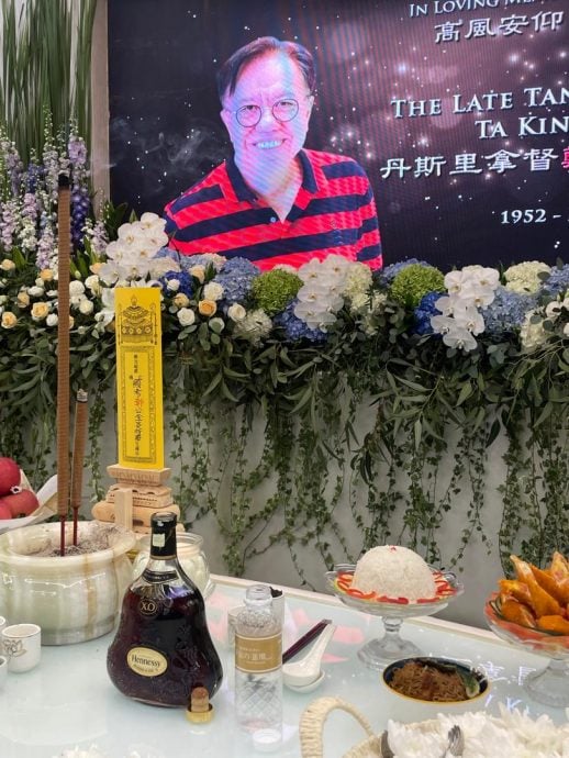 丹斯里郑金炎 好友把酒共欢