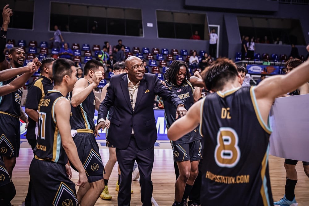 亚冠男篮赛|25年助国油夺季 如今率金群利出征 费老帅延续未完成使命